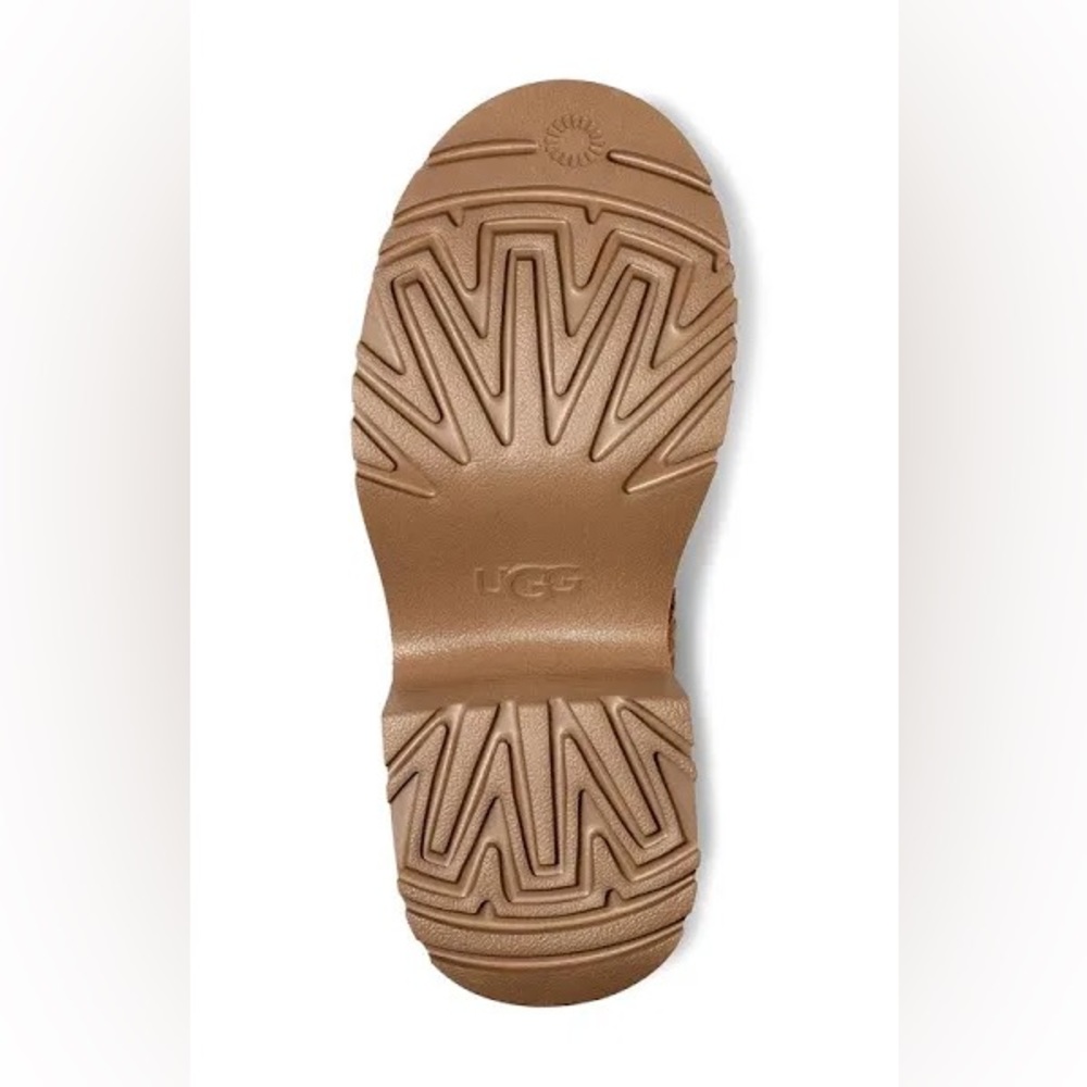 UGG NWT
Women's Classic Short New Heights Booties - Picture 10 of 16